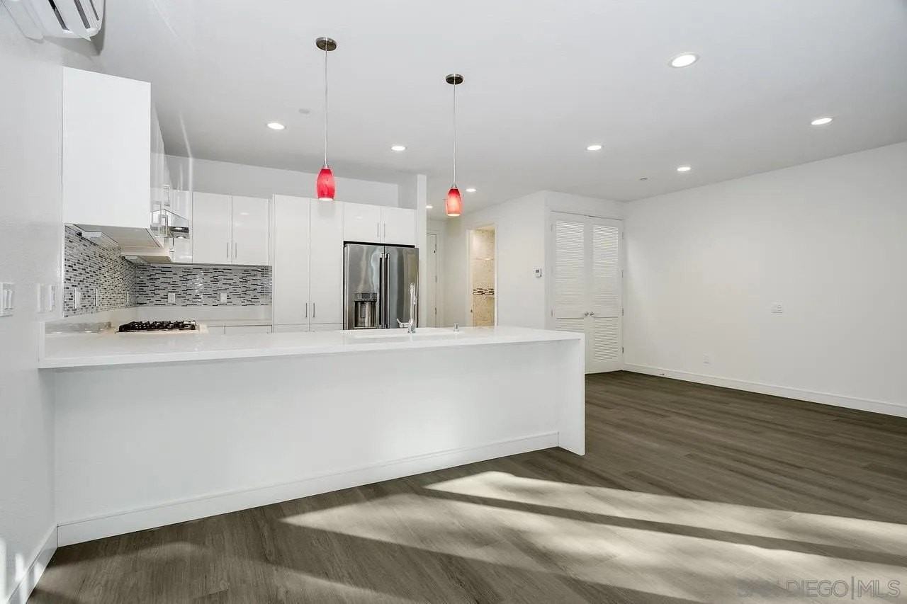 8248 High St - Photo 5 of 26