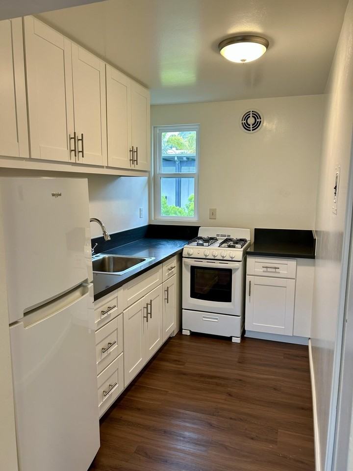 47 Ocean View Ave Apt 14 - Photo 6 of 9