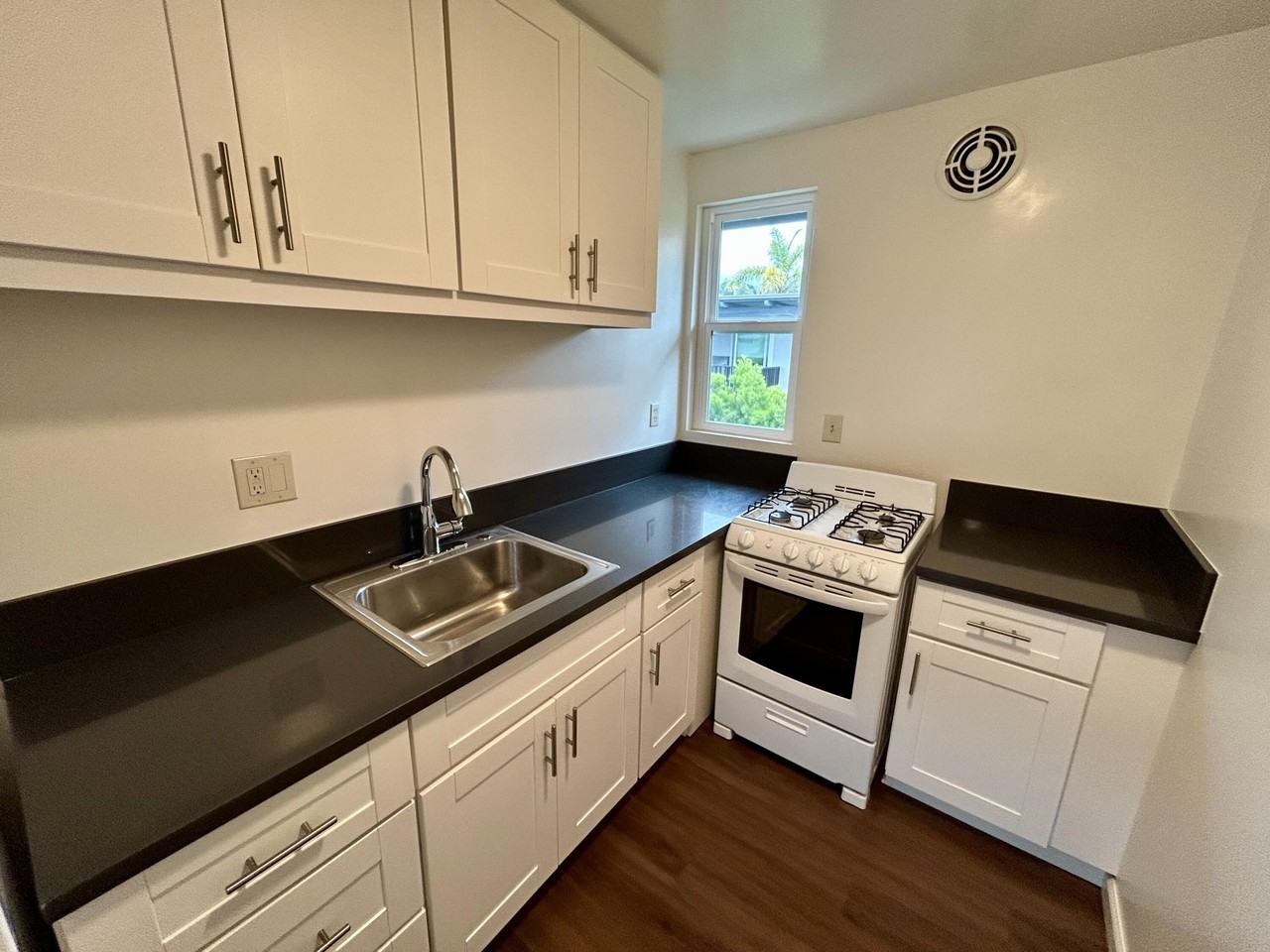 47 Ocean View Ave Apt 14 - Photo 7 of 9