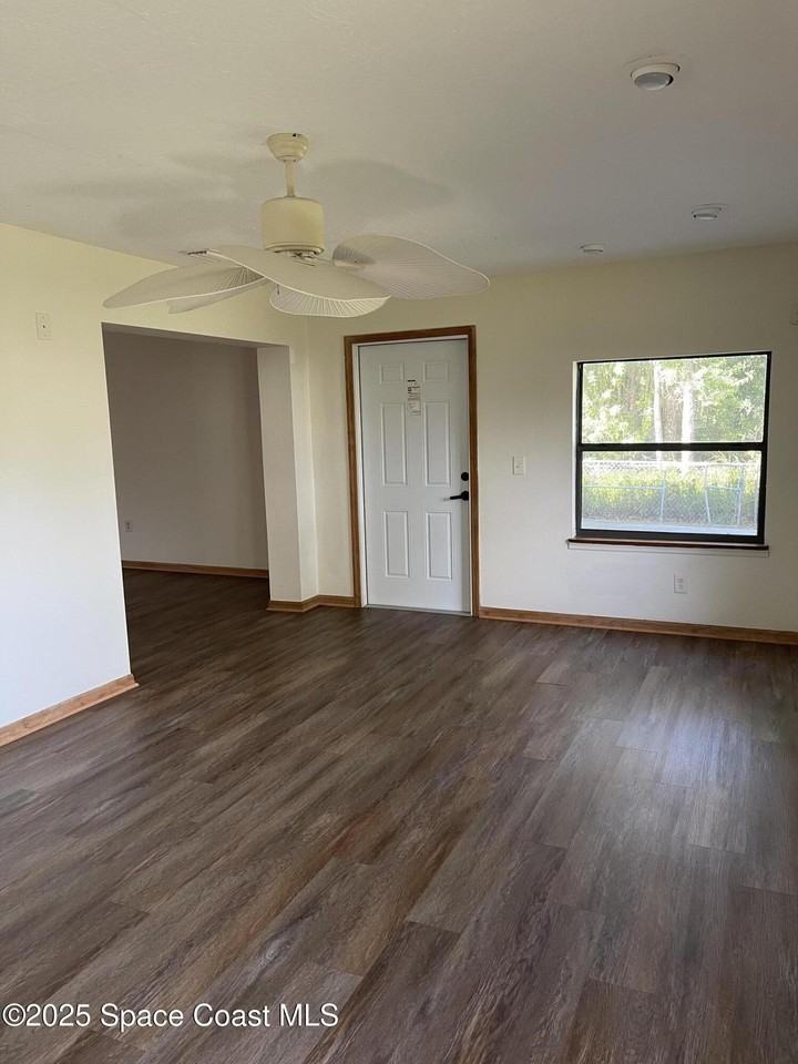 363 Emerson Dr Nw - Photo 3 of 17