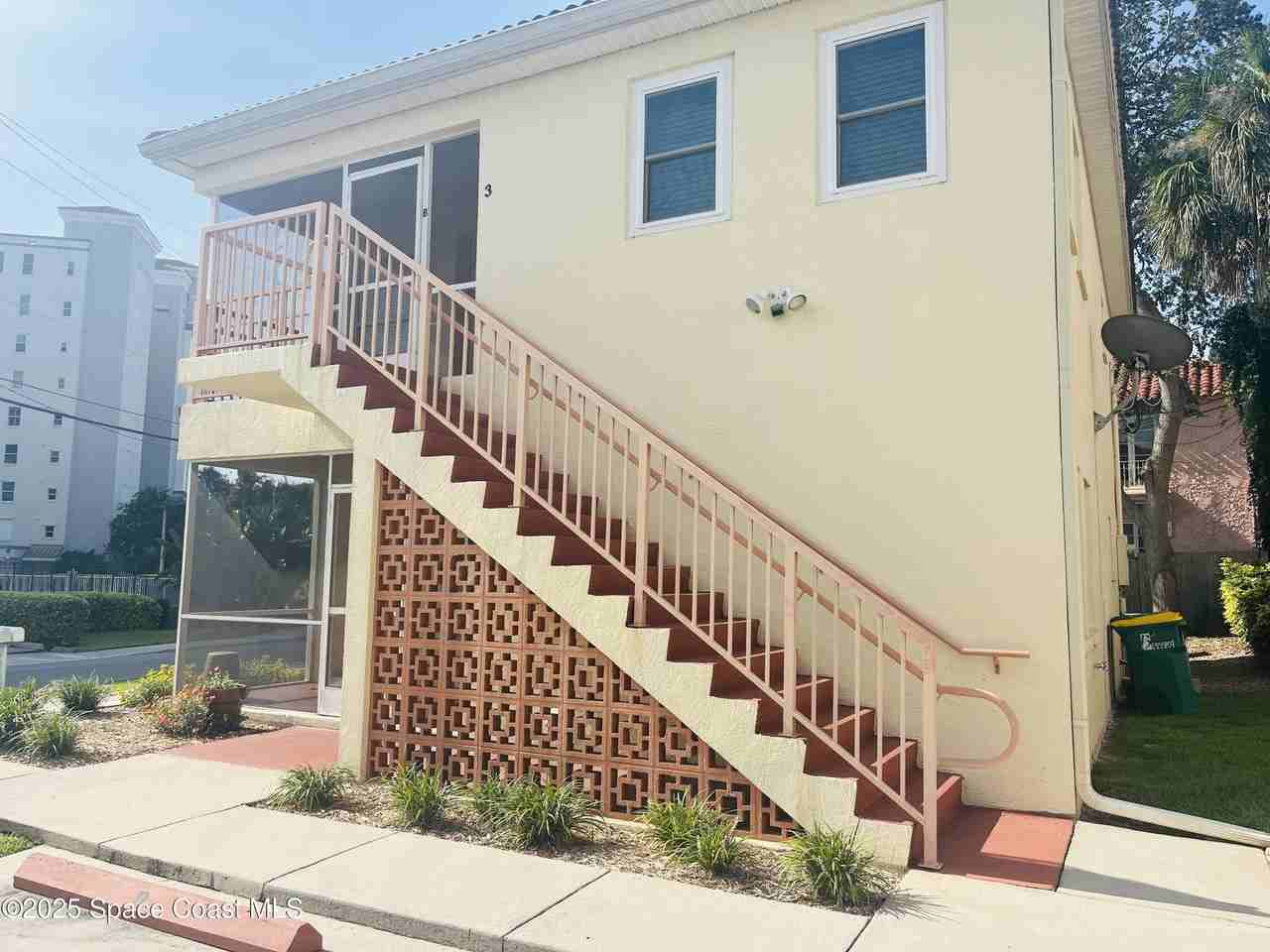 3 Florida Ave Apt B - Photo 2 of 10