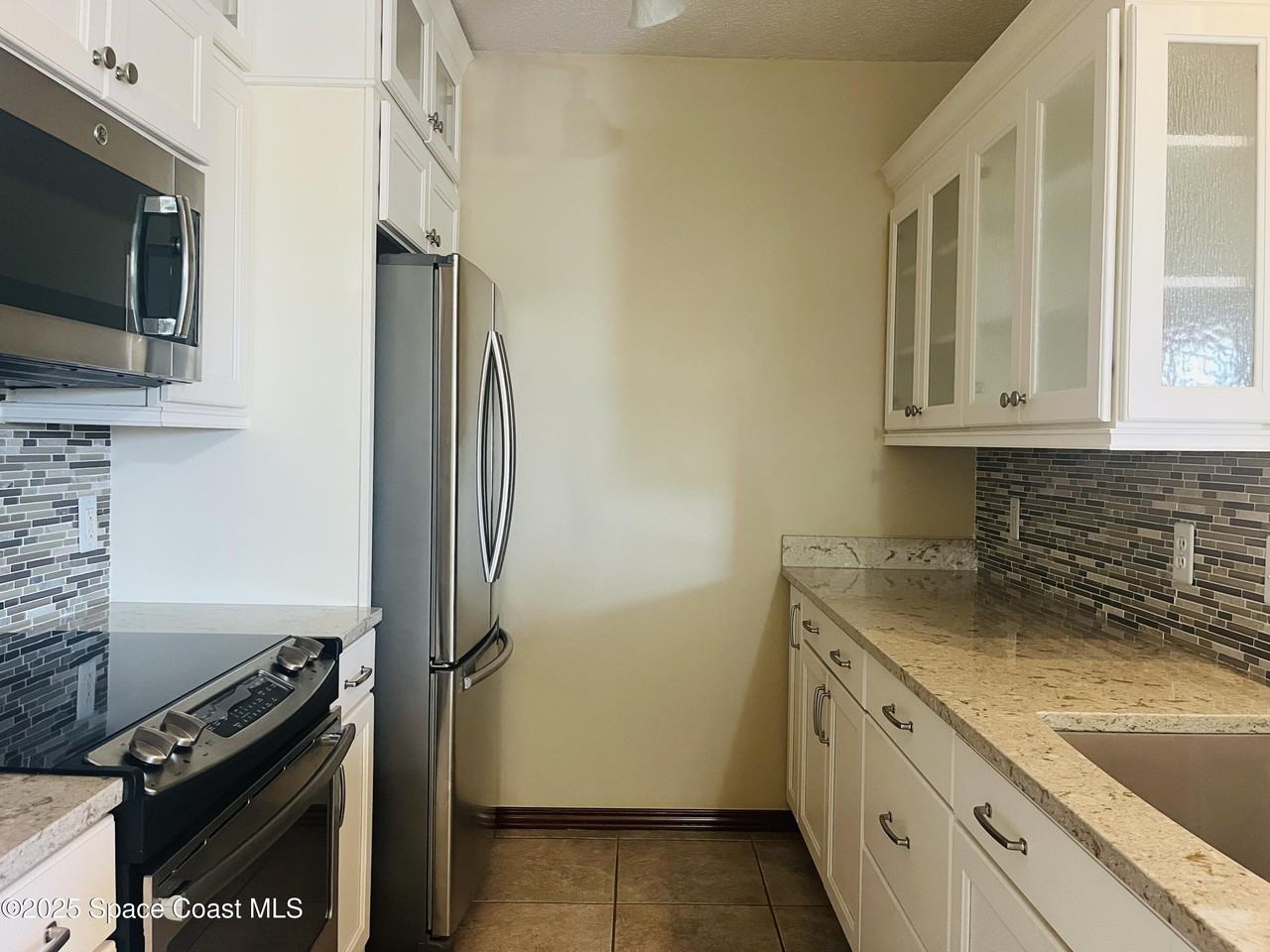 3 Florida Ave Apt B - Photo 3 of 10