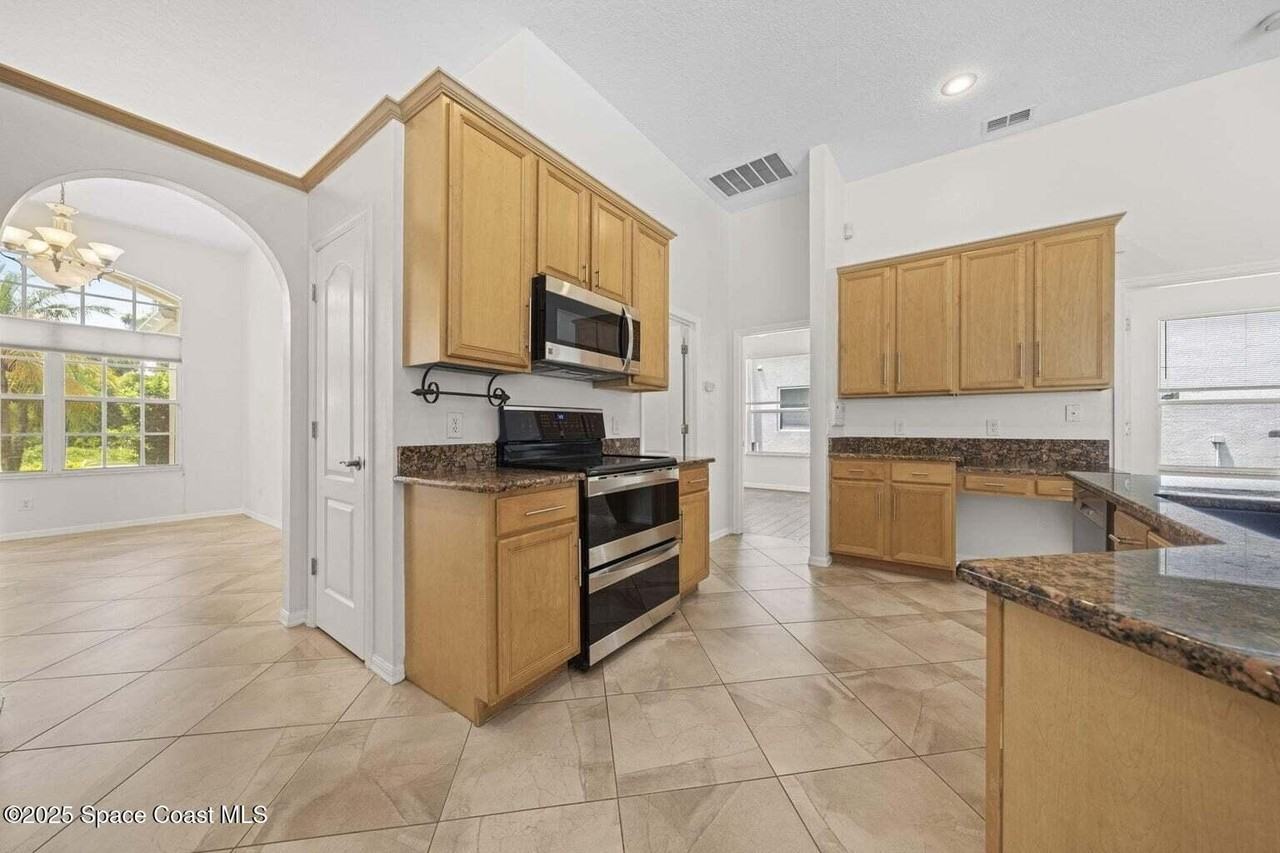 816 Autumn Glen Dr - Photo 7 of 45