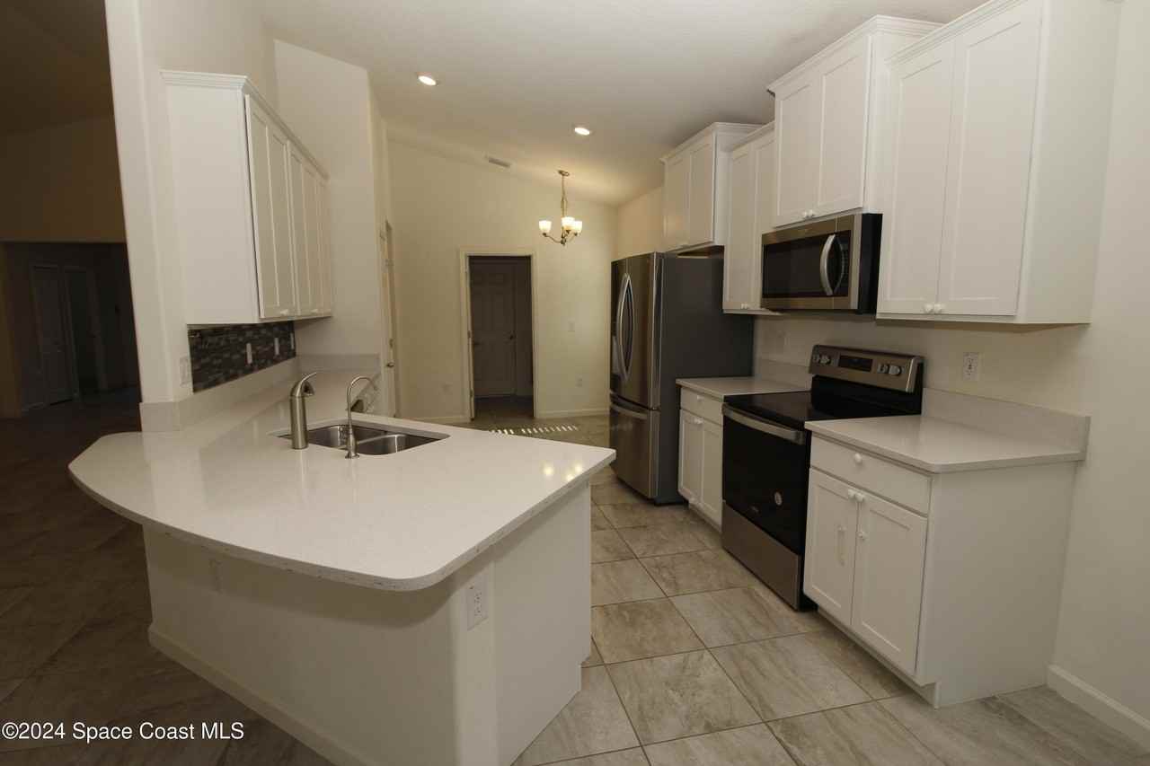 4596 Broomsedge Cir - Photo 7 of 19