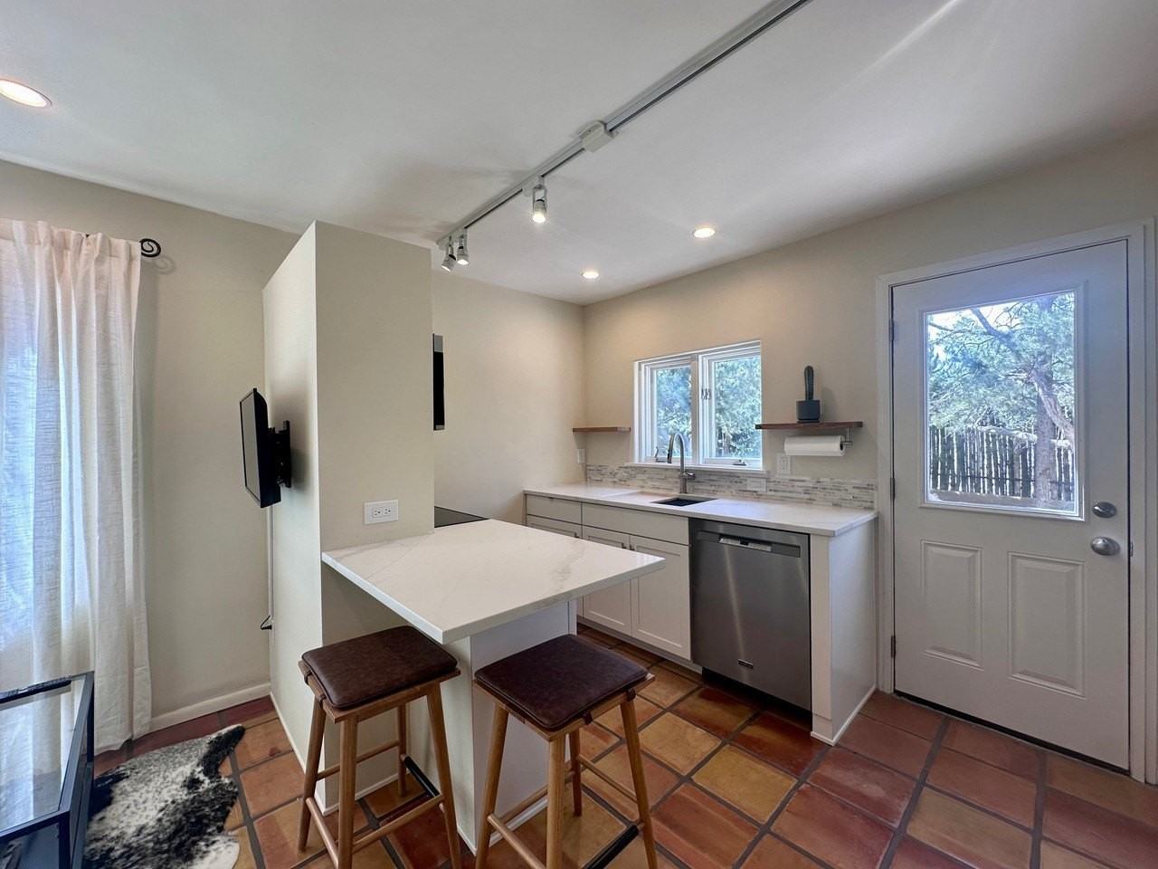 712 Juniper Dr Unit B - Photo 5 of 21