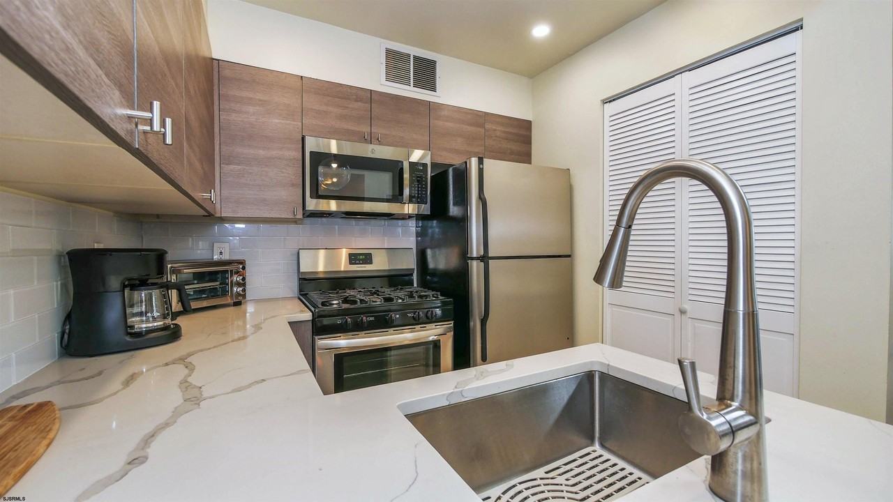 6 N Adams Ave - Photo 4 of 10