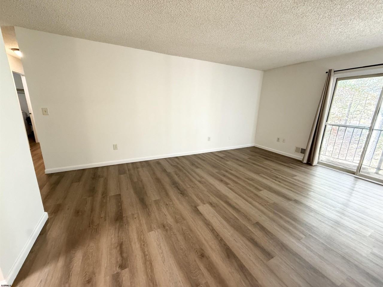 11 Colonial Ct - Photo 3 of 12