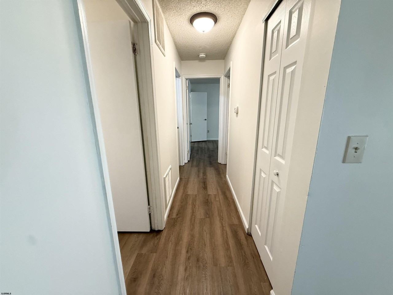 11 Colonial Ct - Photo 7 of 12