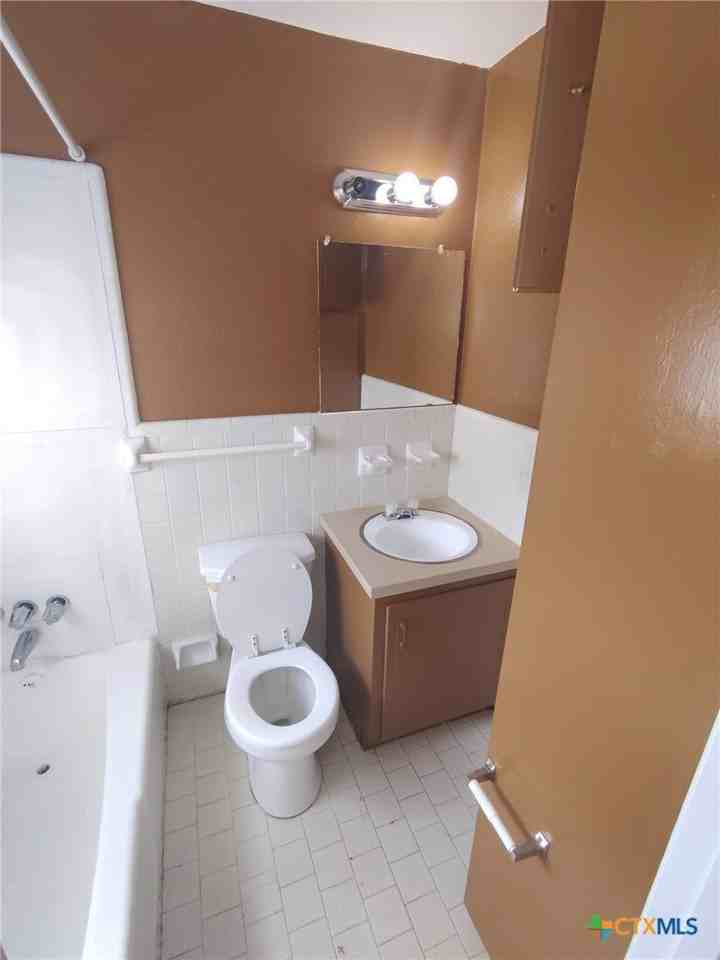 1015 Hall Ave #33 - Photo 6 of 11