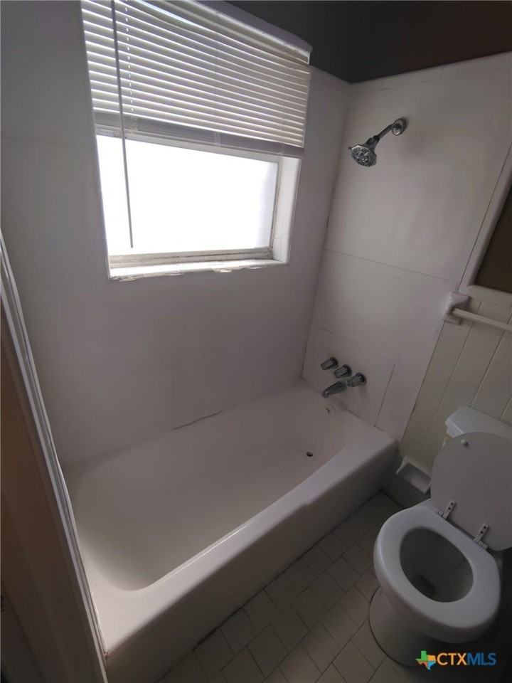 1015 Hall Ave #33 - Photo 7 of 11