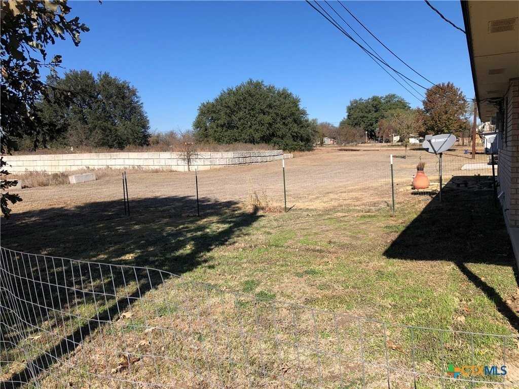 404 County Road 4616 - Photo 2 of 3