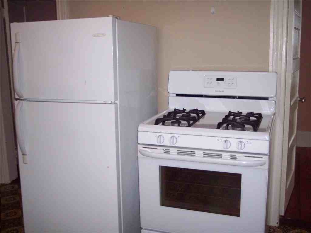 427 High St Apt 3 - Photo 2 of 8