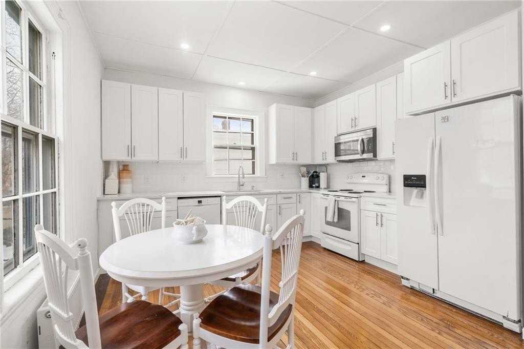 42 Mann Ave Apt 2 - Photo 2 of 9