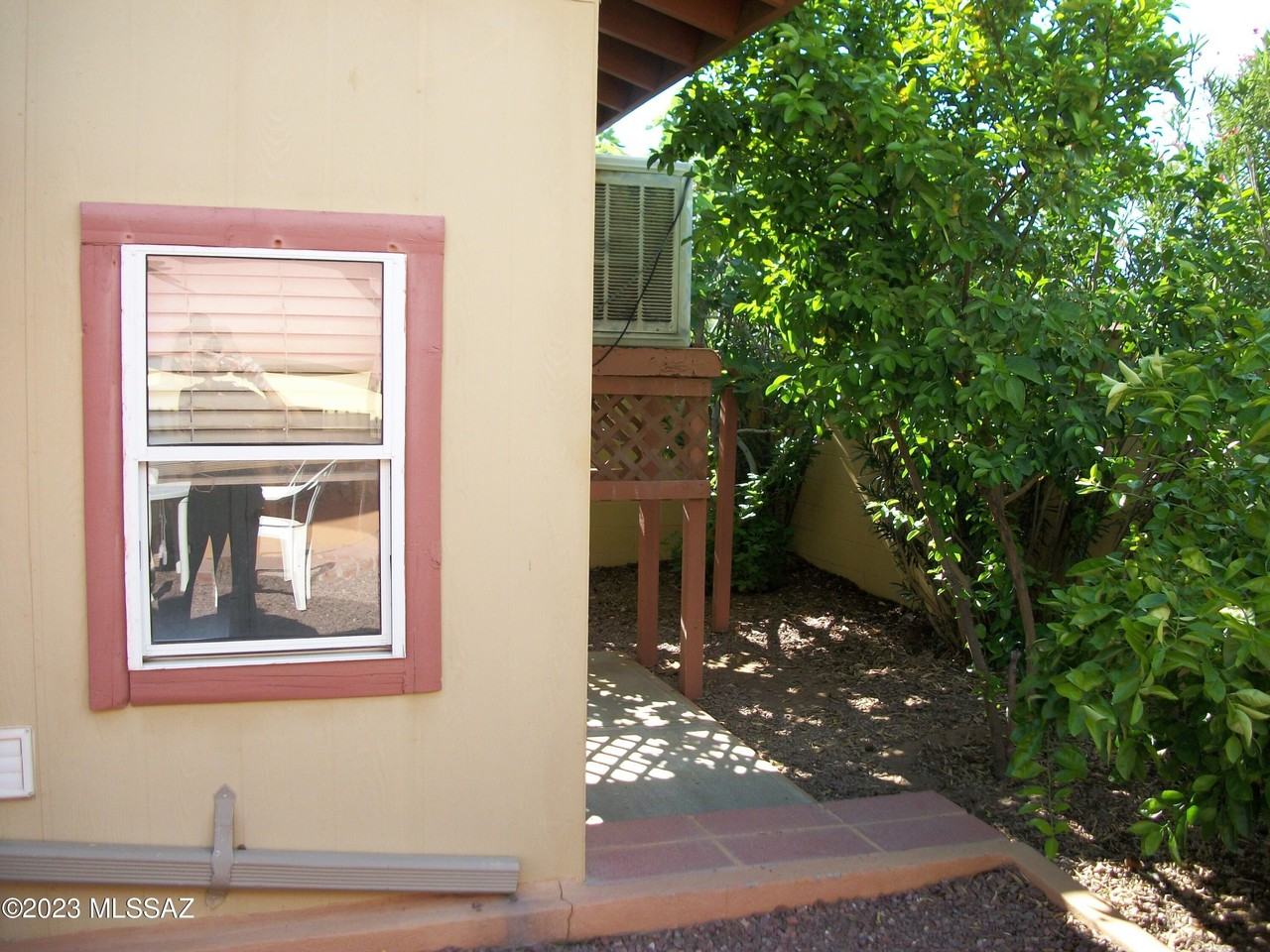 532 W Simmons Rd - Photo 4 of 13