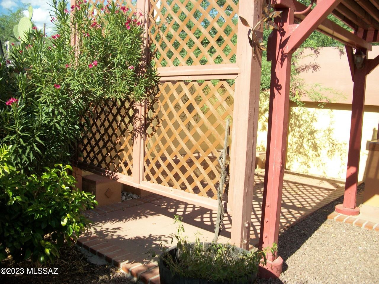 532 W Simmons Rd - Photo 5 of 13