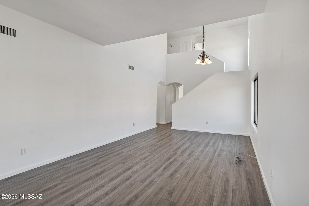 4830 S Vallecano Dr - Photo 5 of 50