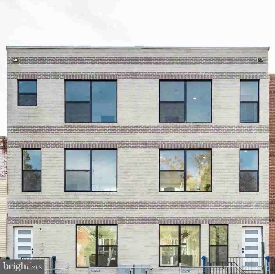 631 Florida Ave Ne Unit B - Photo 2 of 11