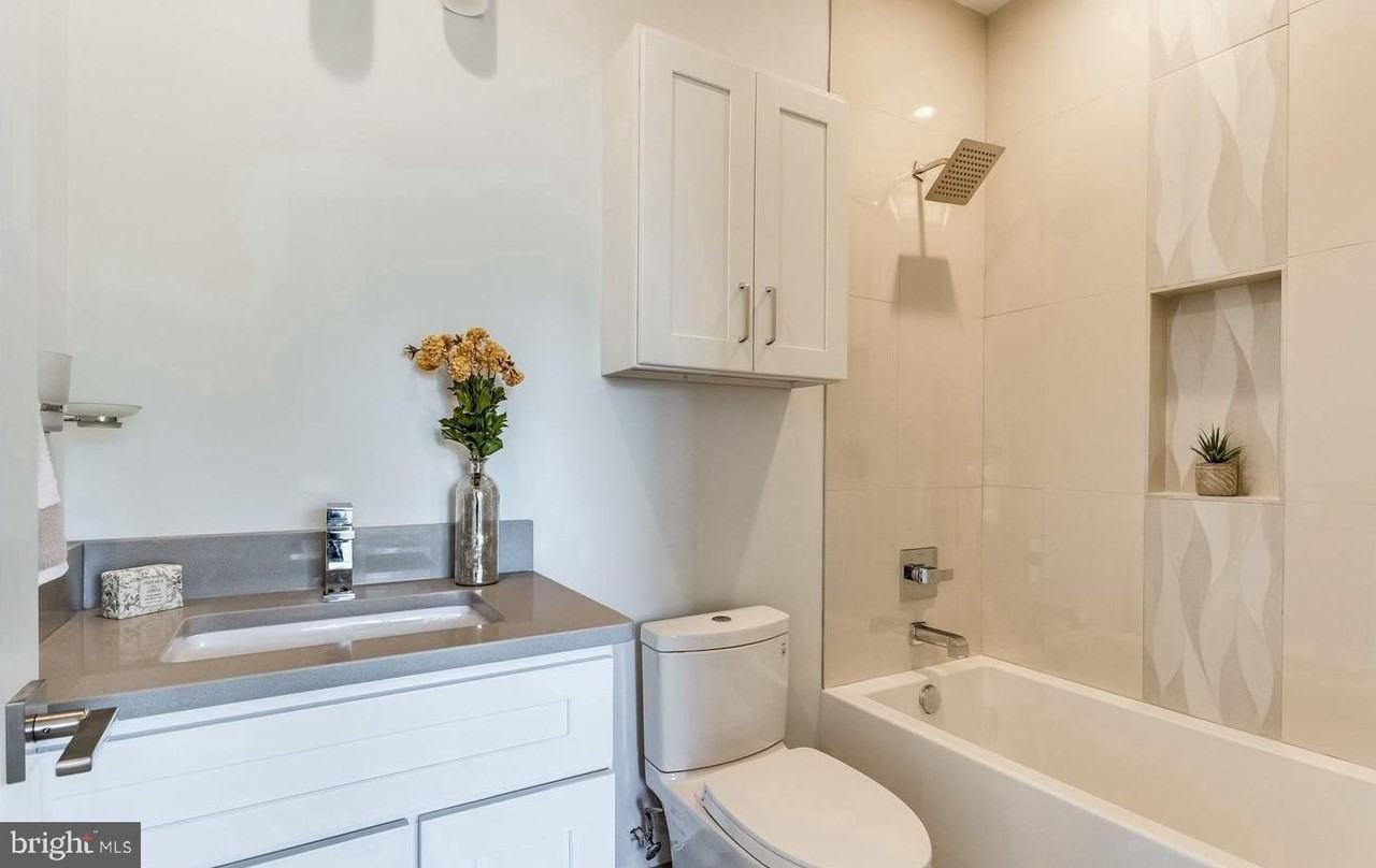 631 Florida Ave Ne Unit B - Photo 4 of 11