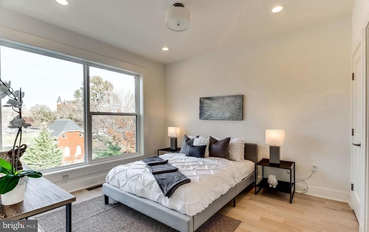 631 Florida Ave Ne Unit B - Photo 5 of 11