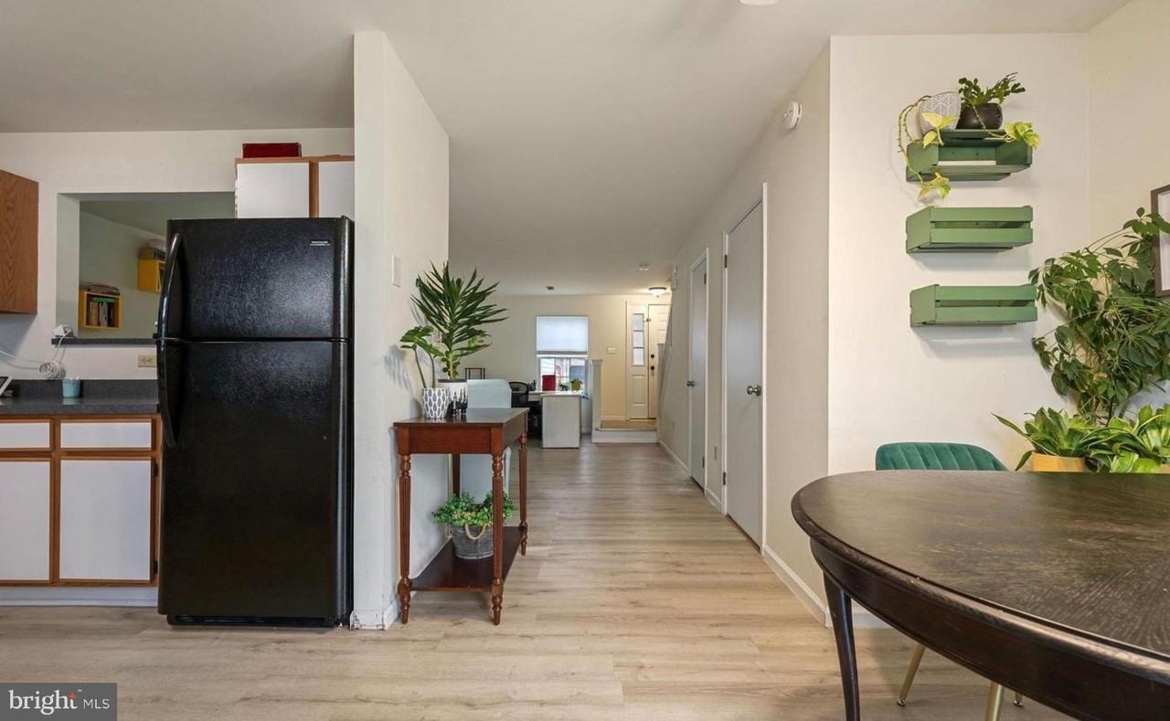 114 Thames Dr - Photo 2 of 17