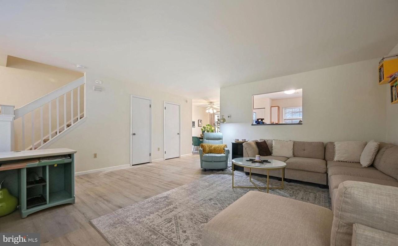 114 Thames Dr - Photo 3 of 17