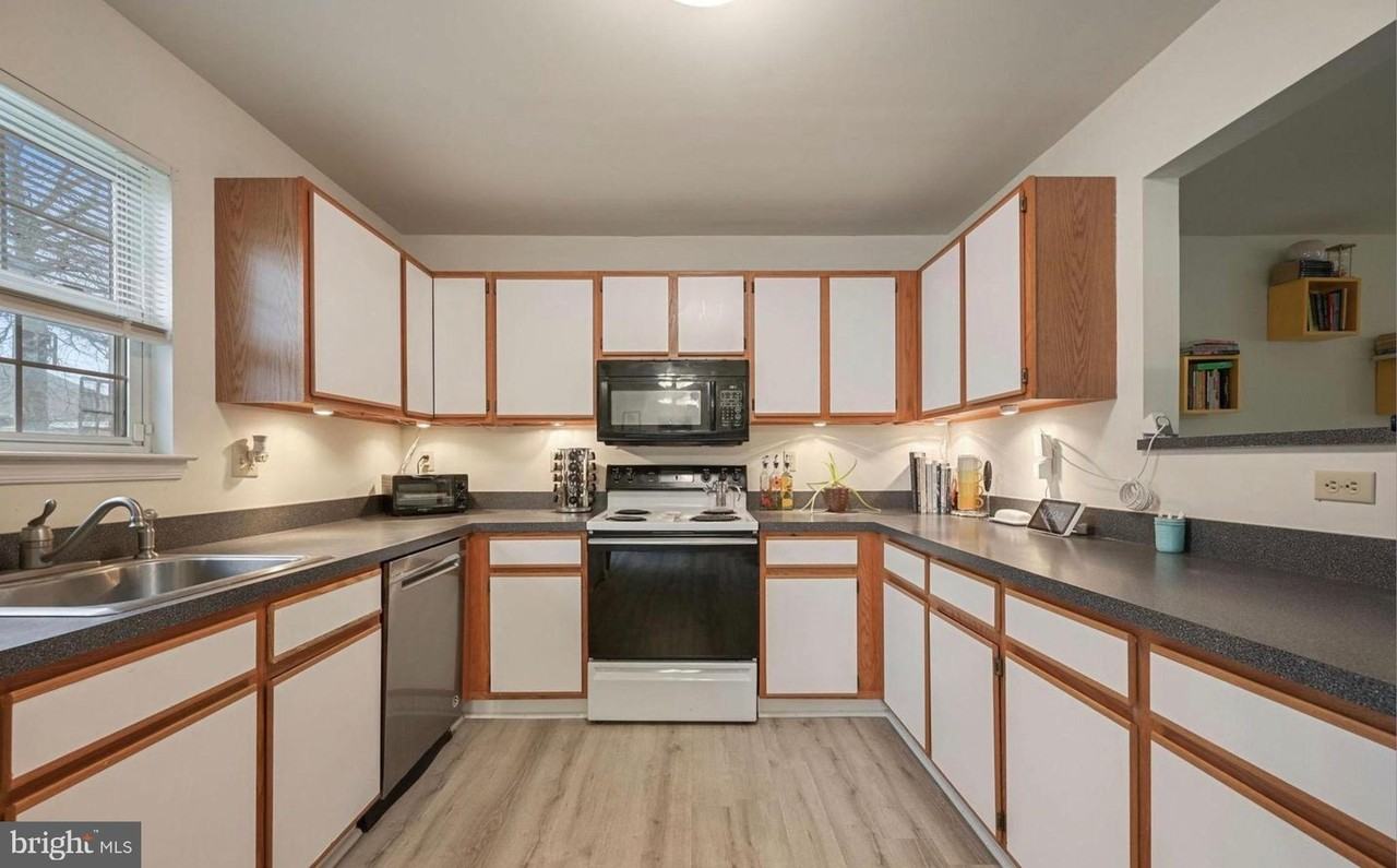 114 Thames Dr - Photo 7 of 17