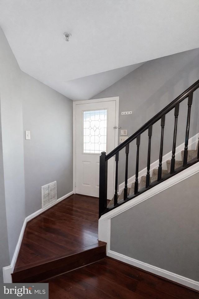 120 Woodridge Pl - Photo 3 of 16