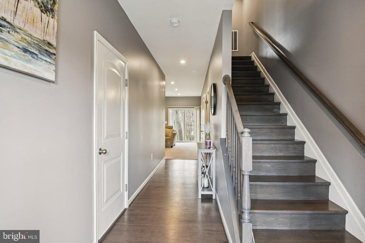 1306 Hawk Hollow Dr - Photo 4 of 36