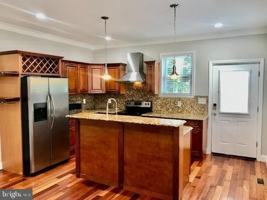 featured image of 853 W Lombard St