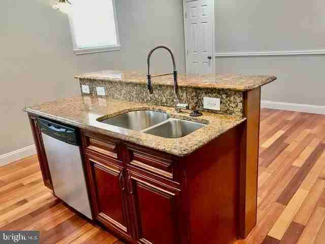 853 W Lombard St - Photo 6 of 28