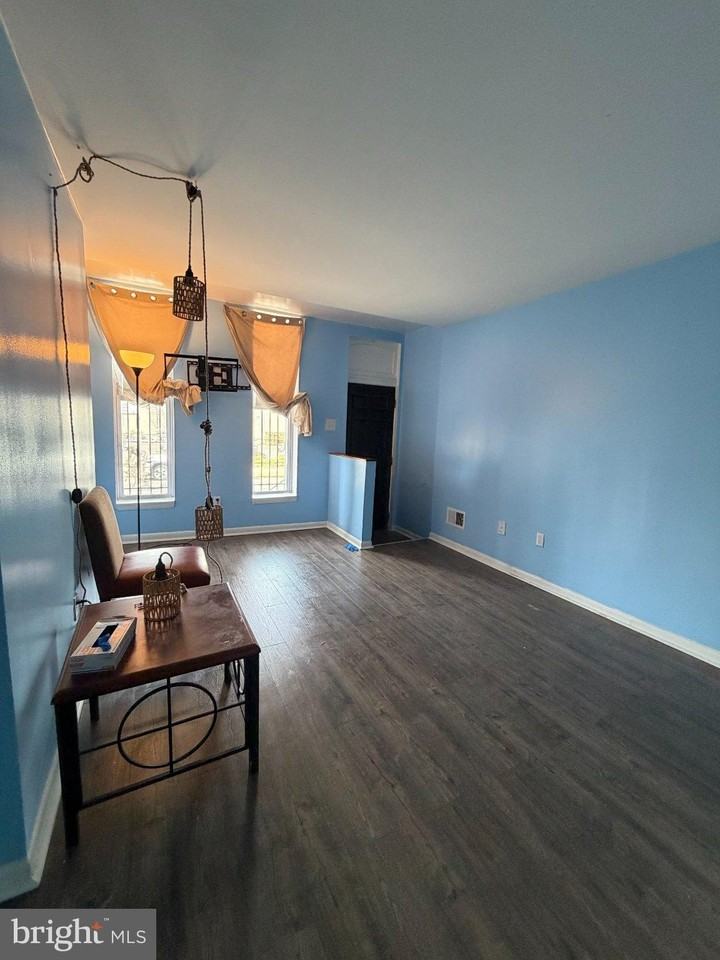 539 Gold St - Photo 4 of 21