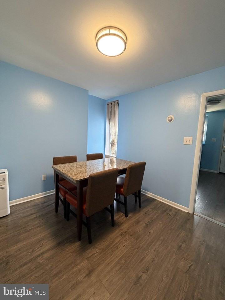 539 Gold St - Photo 5 of 21