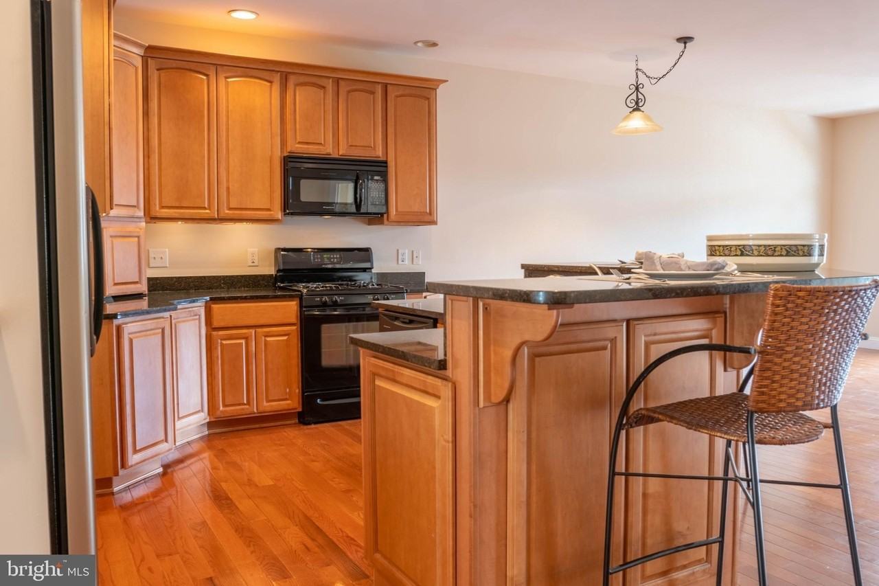 204-A Seneca Way Unit 12 - Photo 5 of 32