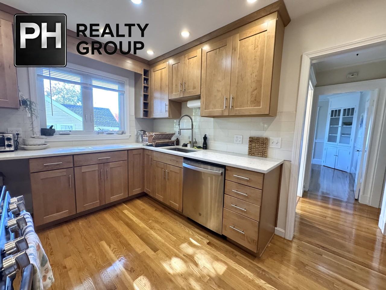 47 Hovey St - Photo 6 of 8