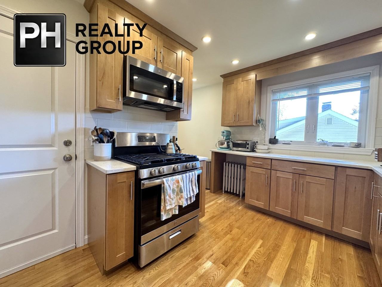 47 Hovey St - Photo 7 of 8