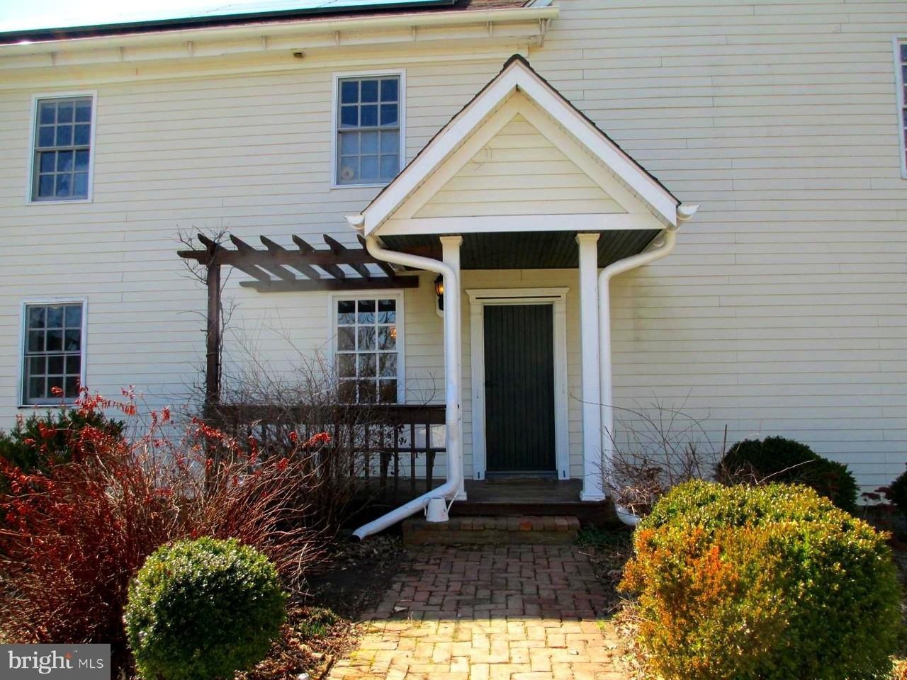 8355 Broad Neck Rd - Photo 6 of 33