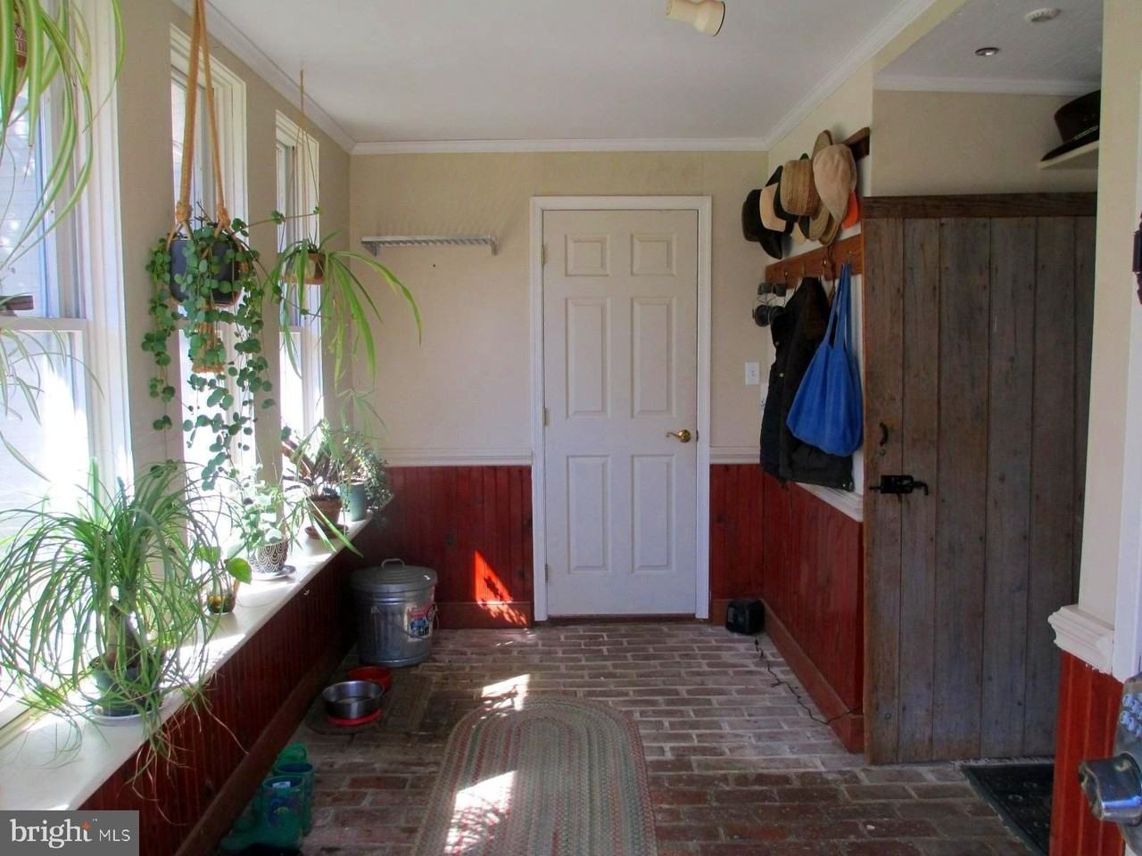 8355 Broad Neck Rd - Photo 7 of 33