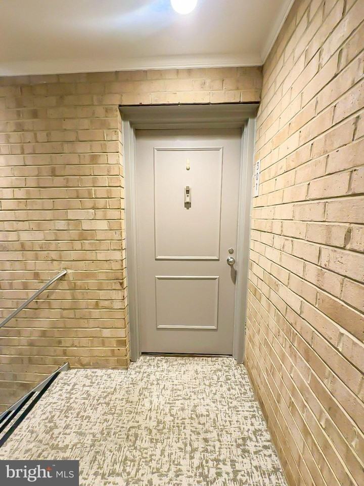 6 Monroe St Unit 6-301 - Photo 2 of 15