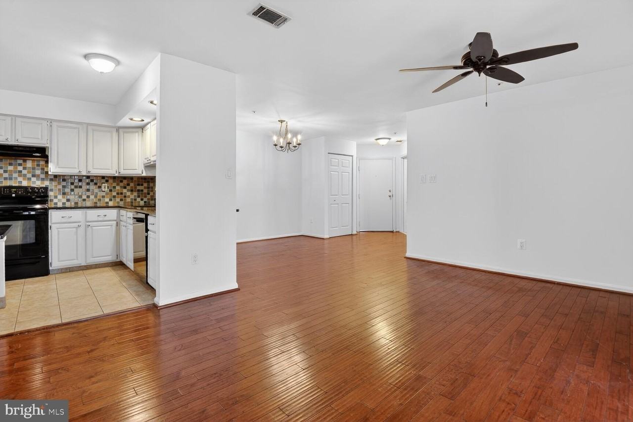 12201 Eagles Nest Ct Apt G - Photo 4 of 22