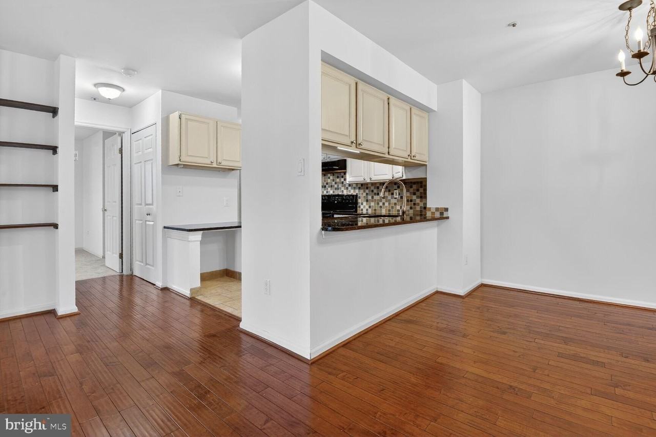 12201 Eagles Nest Ct Apt G - Photo 5 of 22