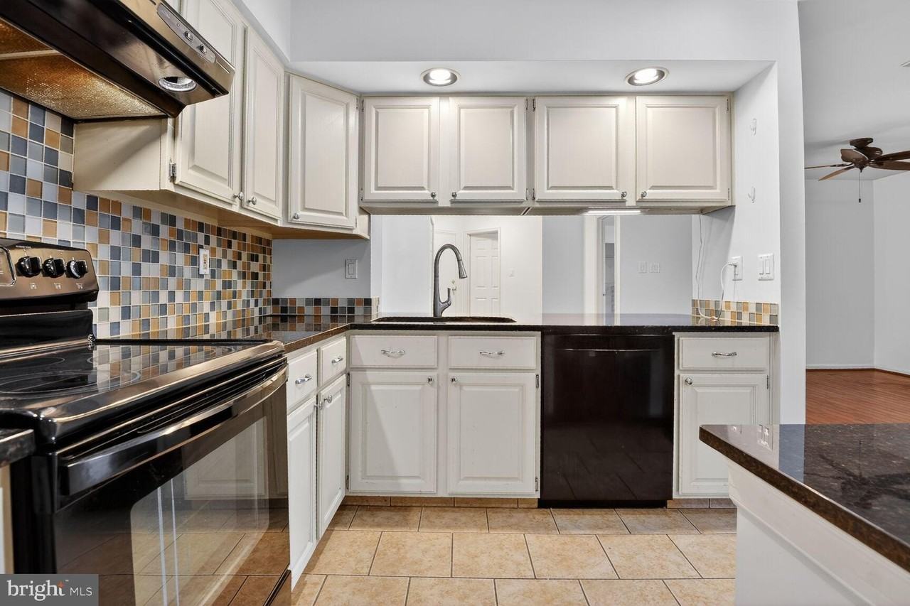 12201 Eagles Nest Ct Apt G - Photo 6 of 22