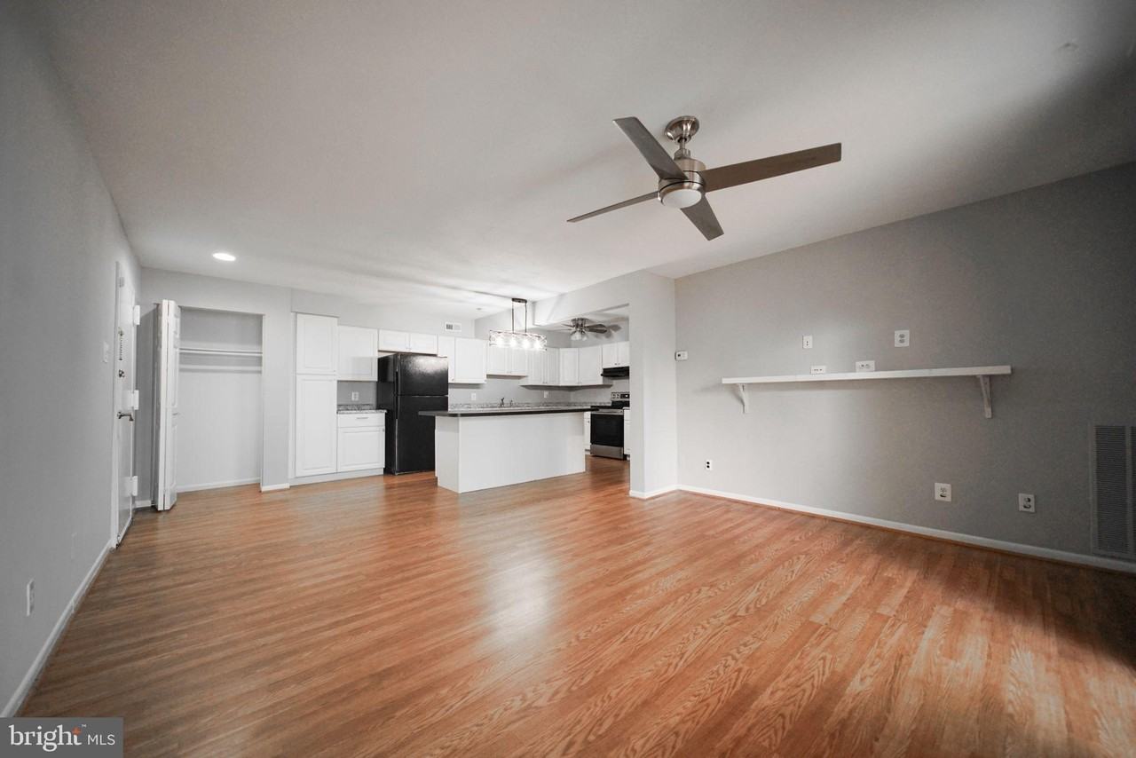 10106 Campus Way S Apt 102-3b - Photo 3 of 17