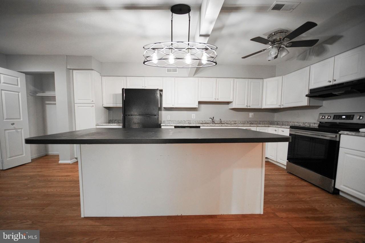 10106 Campus Way S Apt 102-3b - Photo 4 of 17