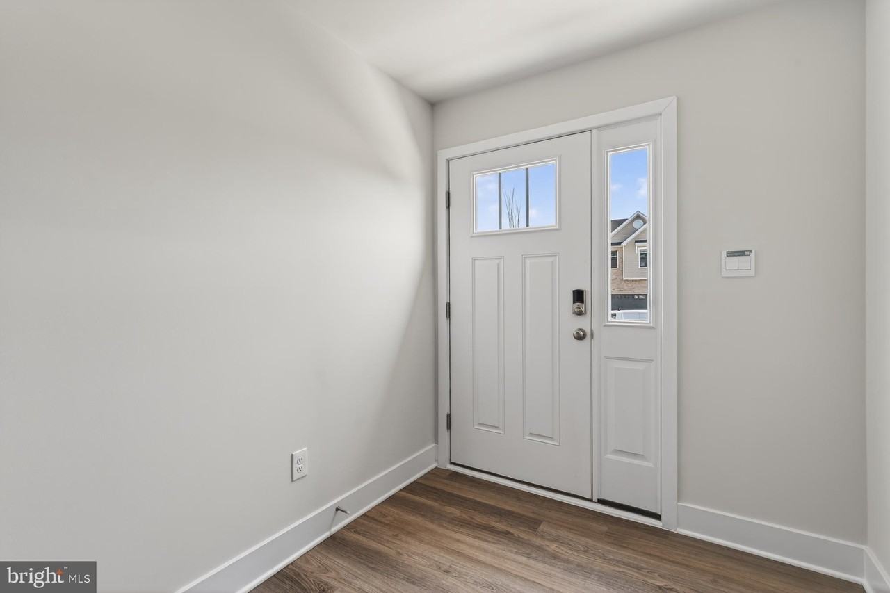 5225 Manor Park Way - Photo 4 of 36