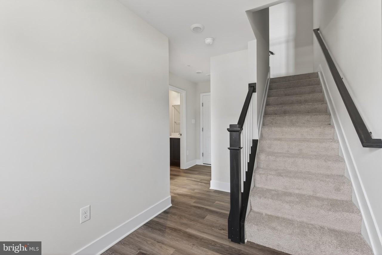 5225 Manor Park Way - Photo 5 of 36