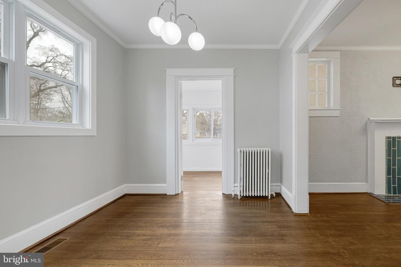 5123 Crittenden St - Photo 5 of 26