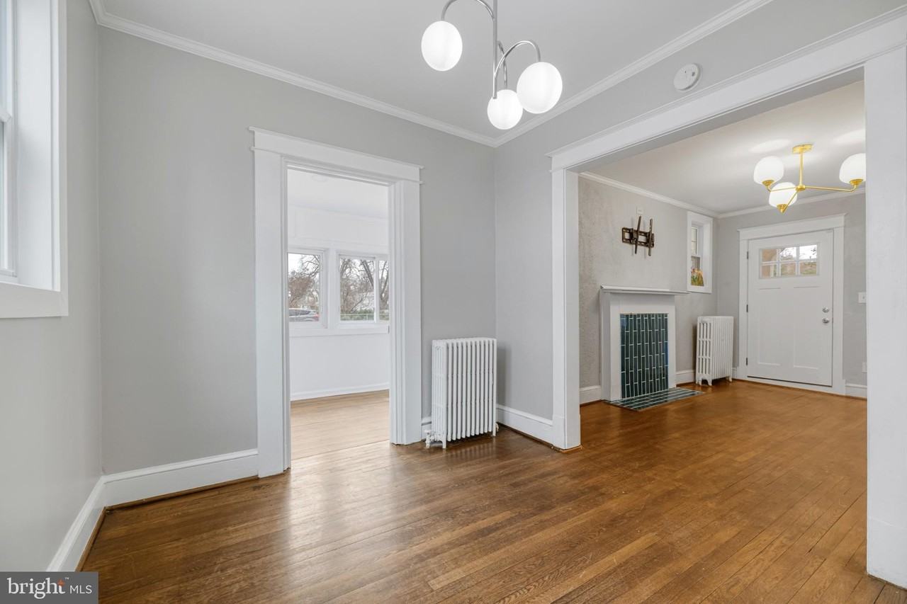 5123 Crittenden St - Photo 6 of 26