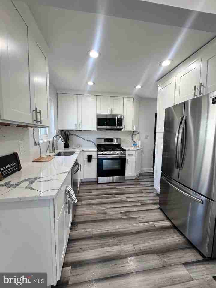 2419 Valley Way Unit Room1 - Photo 2 of 4