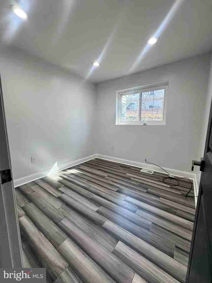 2419 Valley Way Unit Room1 - Photo 3 of 4