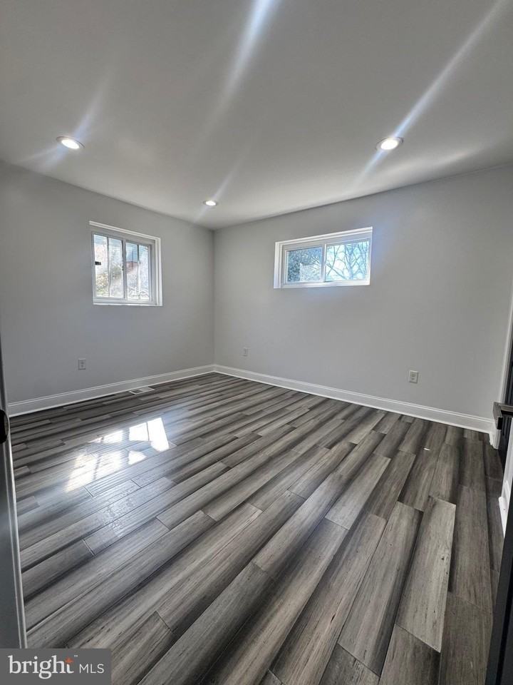 2419 Valley Way Unit Room1 - Photo 4 of 4